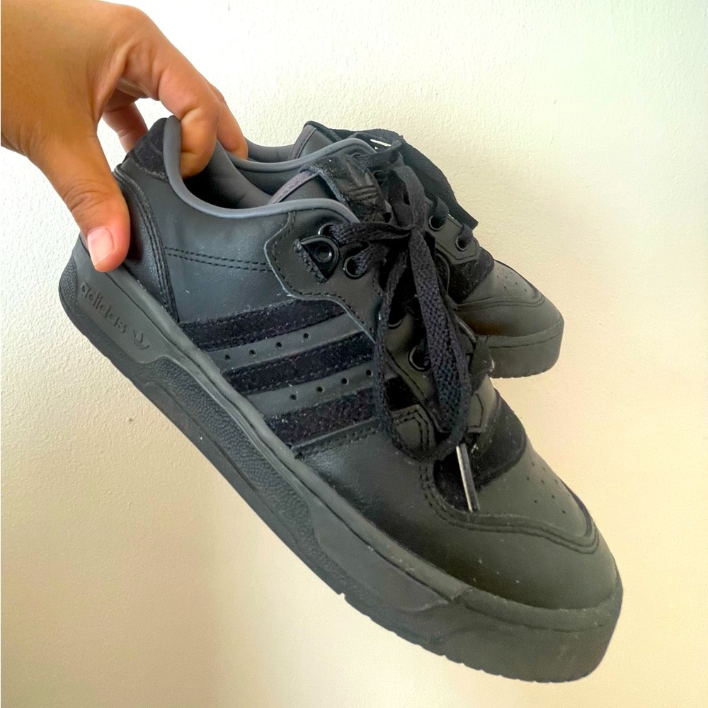 Adidas Rivalry Low 7.5 - Picture 3 of 3